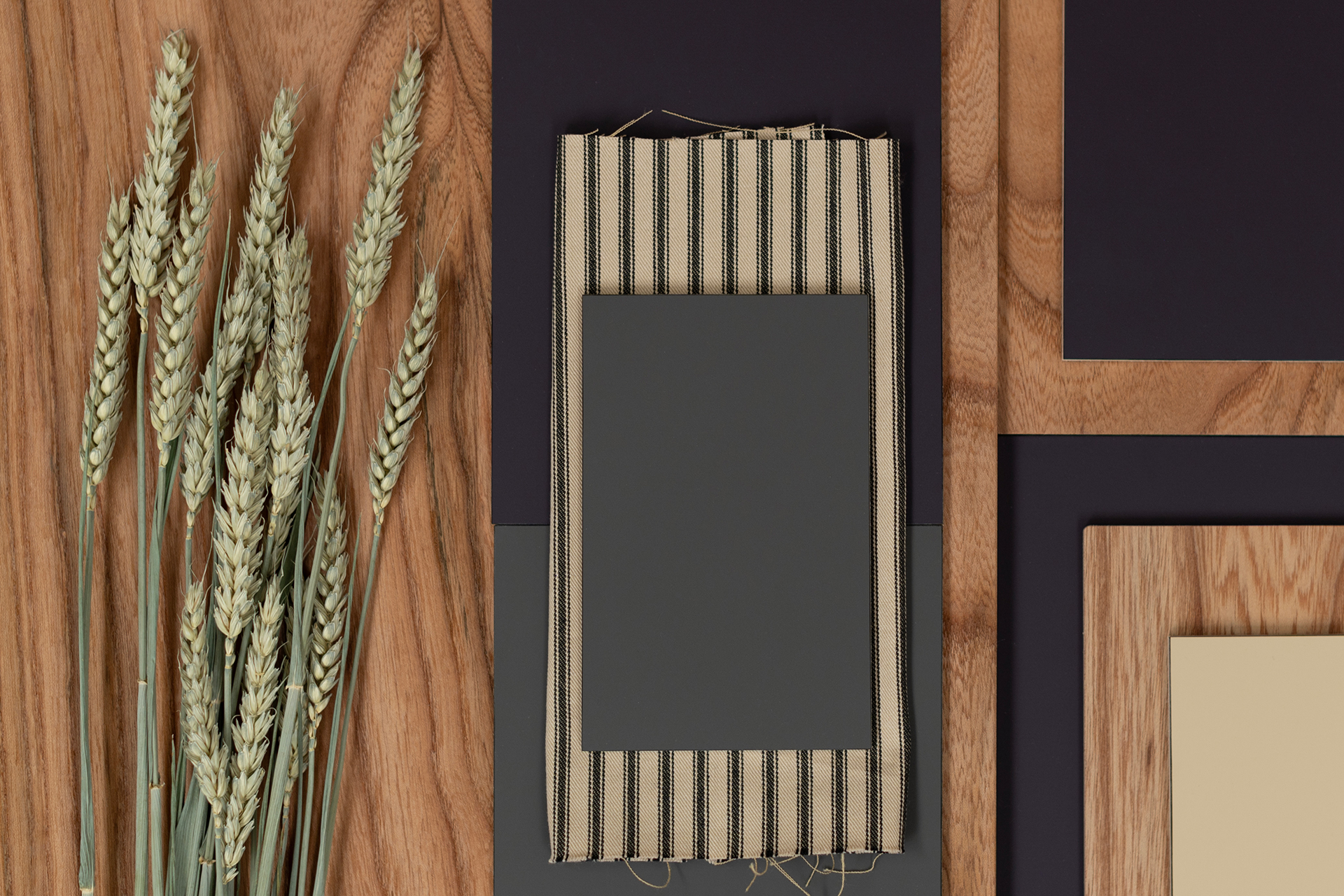Kitchen inspiration with soft fenix colours; slate grey, deep purple and beige linen with Elm wood, striped fabric and wheat.