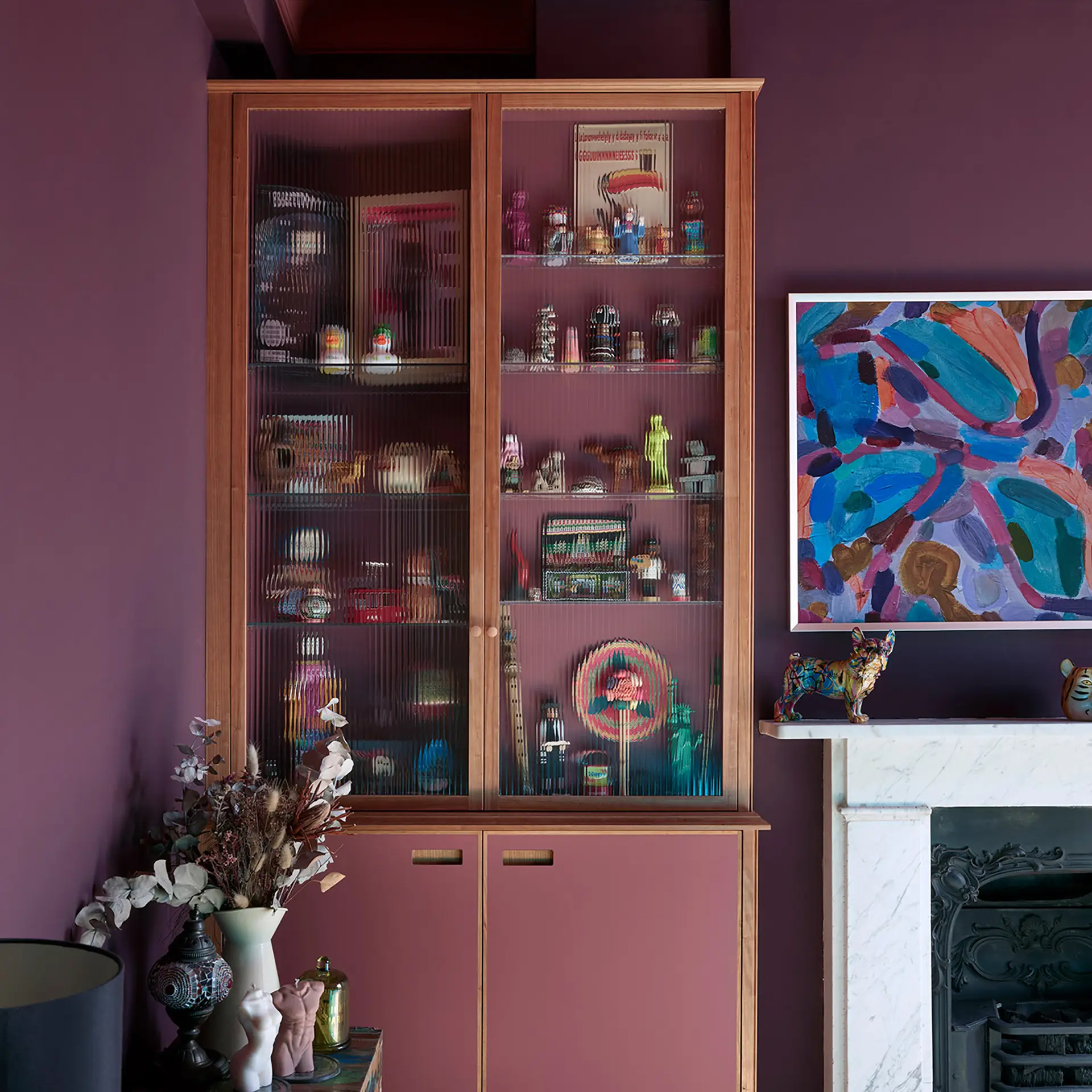 Pluck Built-in cabinet with fluted glass