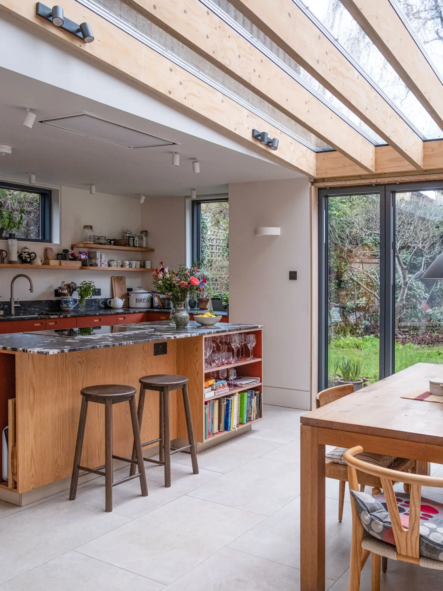 Soft terracotta cabinets from our Eco Colour collection, paired with the swirling grain of warm Oak wood.